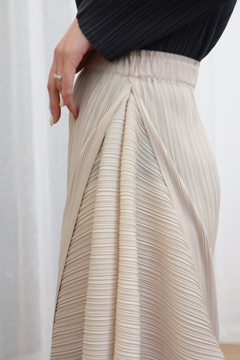 Miyake Pleated Skirt 2023 Autumn New High Waist Loose Irregular Skirt Japanese khaki Skirt Women Aesthetic Designer Clothing